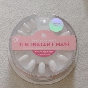 The Instant Mani Press-On Nails - White